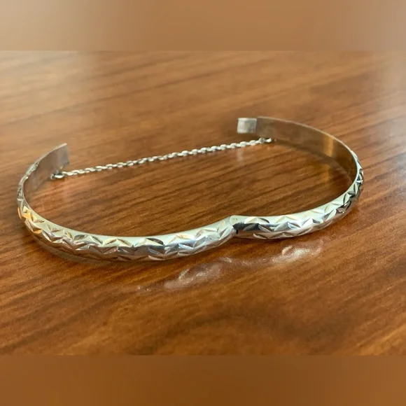Vintage Sterling Silver Bangle Bracelet - Picture 2 of 7